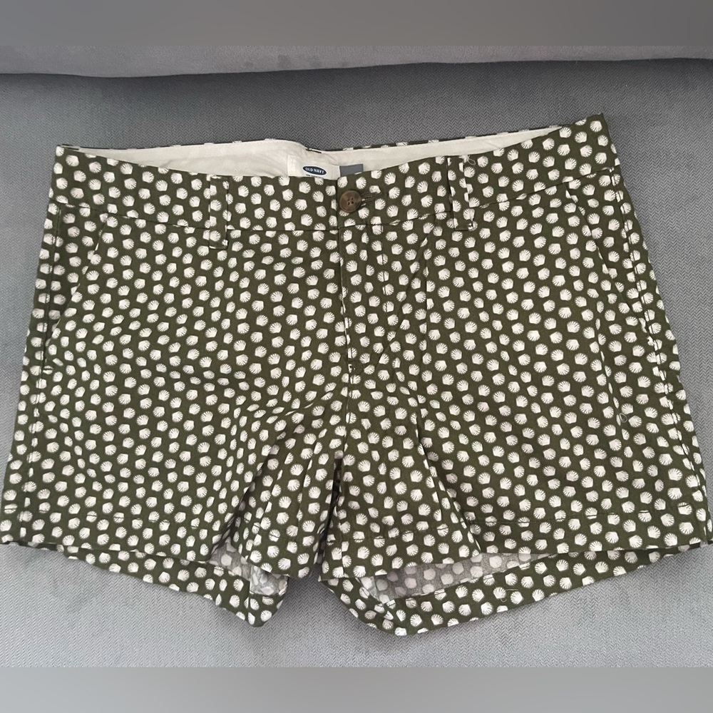 Old Navy polka dot green/white cotton shorts size 10